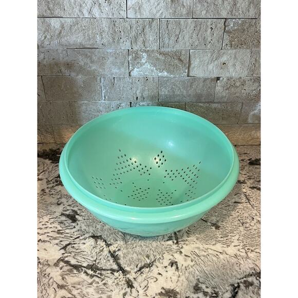 Tupperware Vintage Jadeite Green Footed Colander Strainer Bowl 339 Jade - Picture 1 of 6